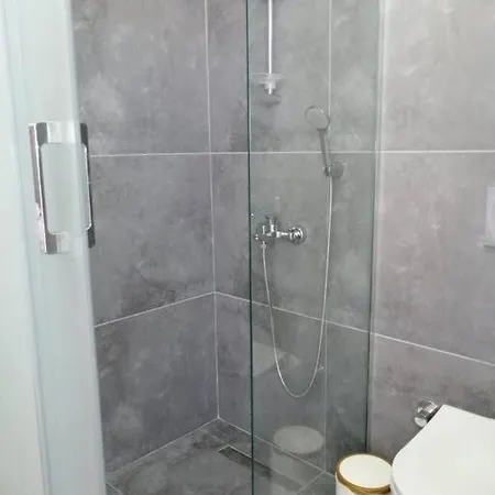Apartment Havuzlu Sitede 2+1 Modern Teras Kati